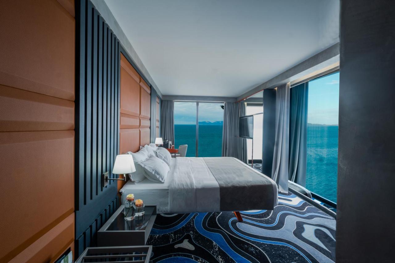 Maritim Marina Bay Resort Spa & Casino Adult Friendly Vlorë Exterior foto A bedroom in a Sky Suite