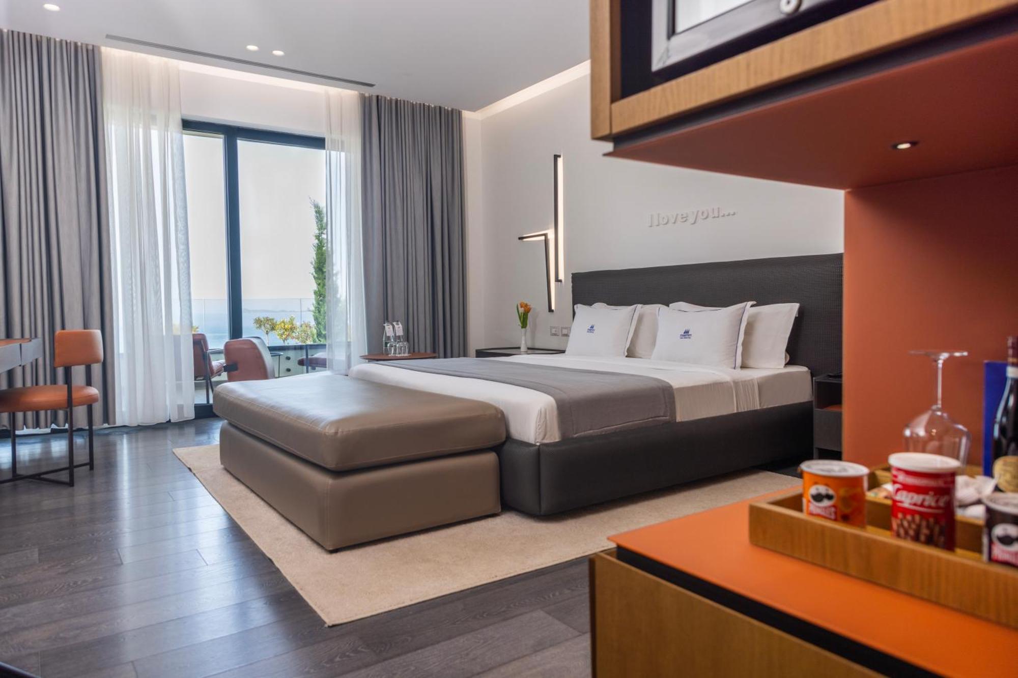 Maritim Marina Bay Resort Spa & Casino Adult Friendly Vlorë Exterior foto Deluxe Room