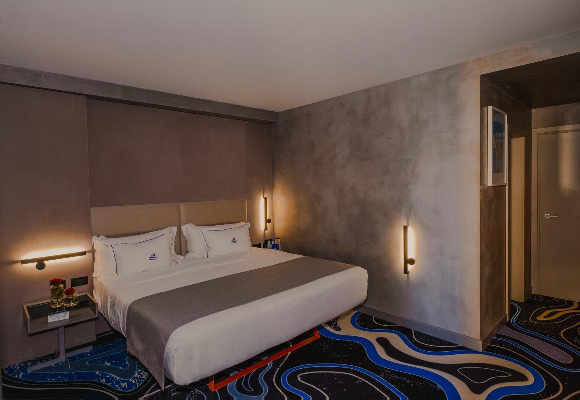 Maritim Marina Bay Resort Spa & Casino Adult Friendly Vlorë Exterior foto A room at the hotel