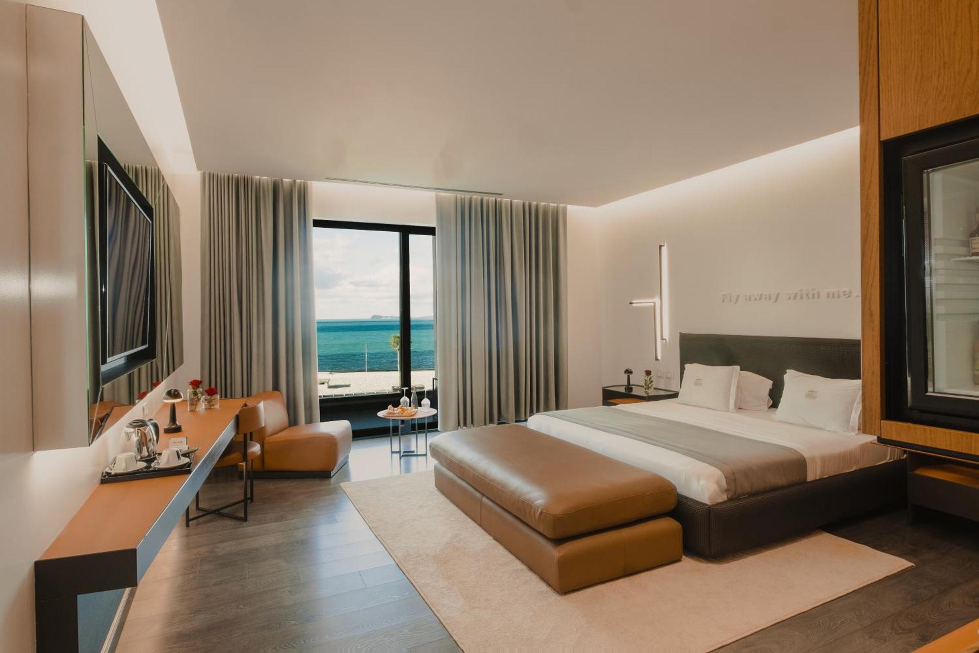 Maritim Marina Bay Resort Spa & Casino Adult Friendly Vlorë Exterior foto Deluxe Room
